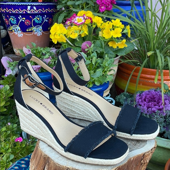 New Lucky Brand Shabby Canvas Raw Edge Wedge Heel Sandals - Picture 1 of 13